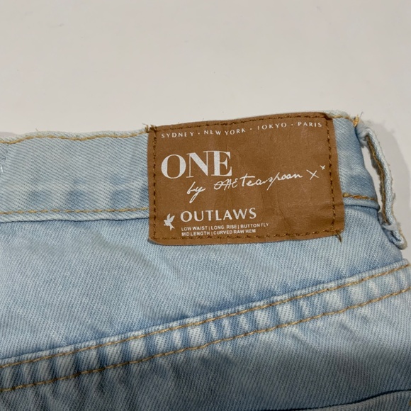 ONE Teaspoon Sz 28 Outlaws Low Waist Curved Raw Hem Jean Shorts - Picture 3 of 8